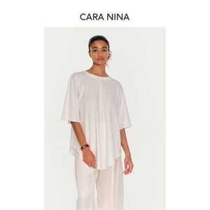 Unstructured hemmed loose-fitting short-sleeved cotton T-shirt