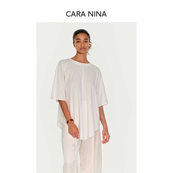 Unstructured hemmed loose-fitting short-sleeved cotton T-shirt