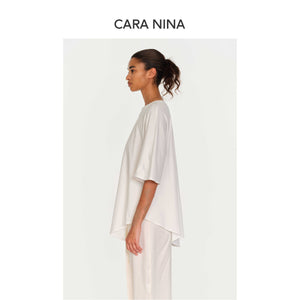 Unstructured hemmed loose-fitting short-sleeved cotton T-shirt