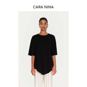 Unstructured hemmed loose-fitting short-sleeved cotton T-shirt