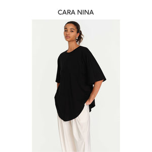 Unstructured hemmed loose-fitting short-sleeved cotton T-shirt
