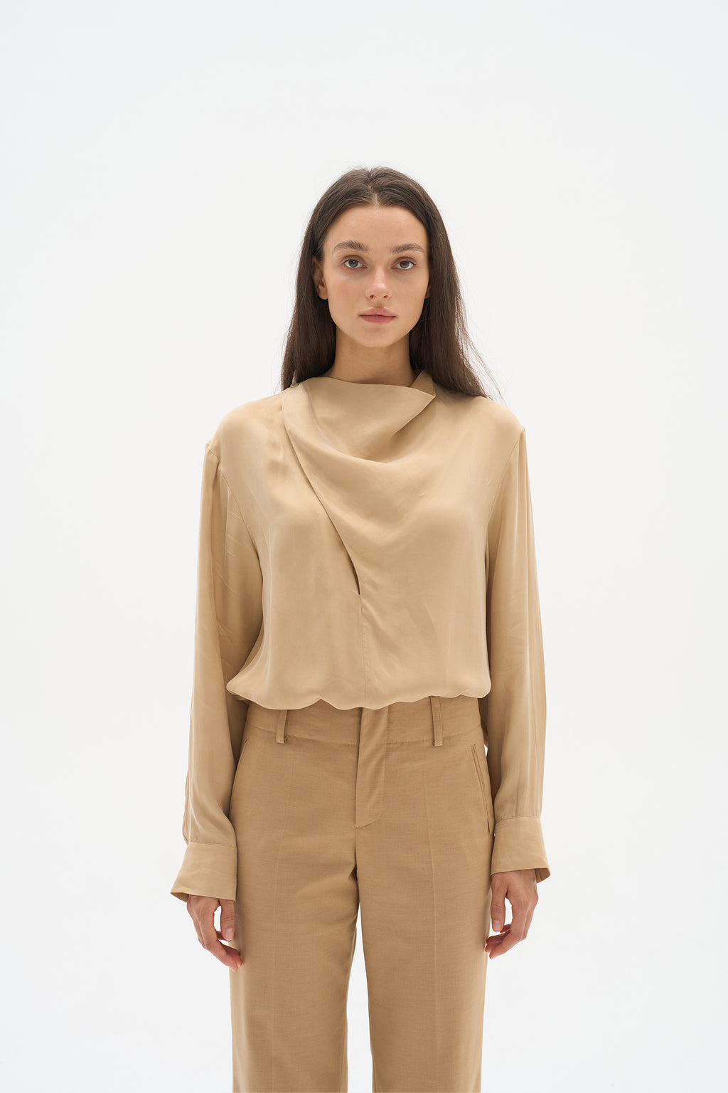 Irregularly collared shirt