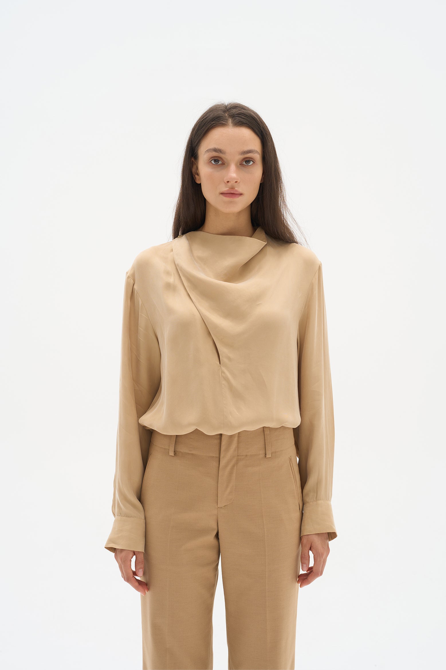 Irregularly collared shirt