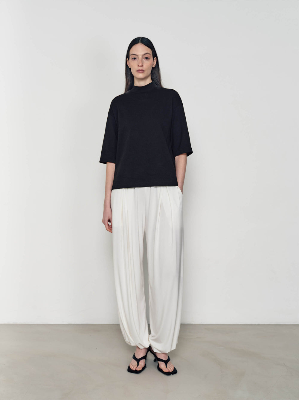 High-necked mid-sleeve T-shirt