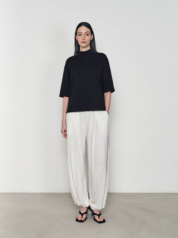 High-necked mid-sleeve T-shirt