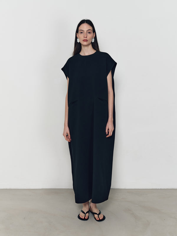 Sleeveless round-neck dress