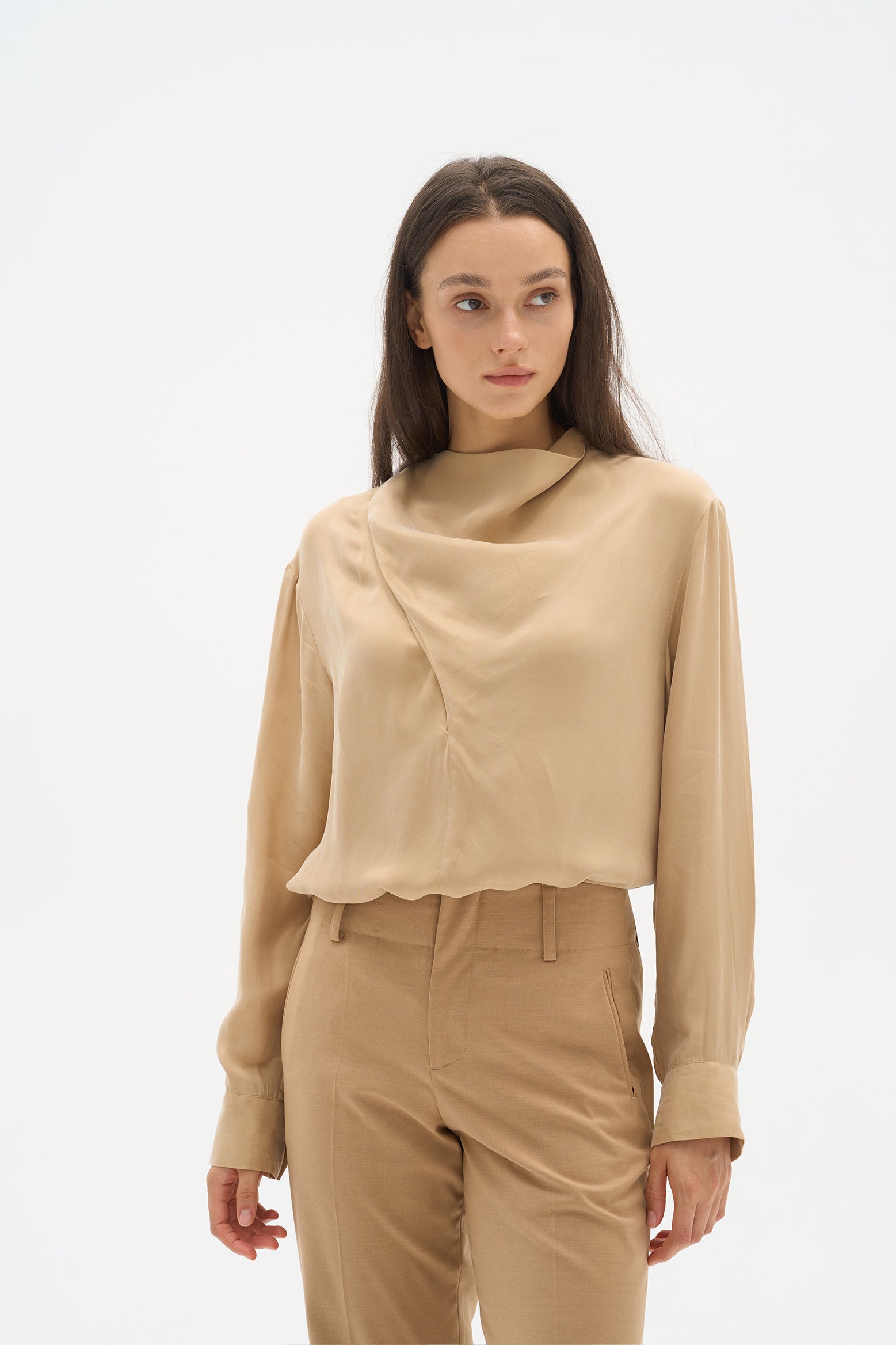 Irregularly collared shirt