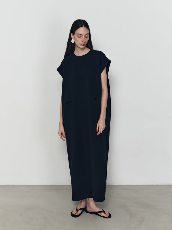 Sleeveless round-neck dress