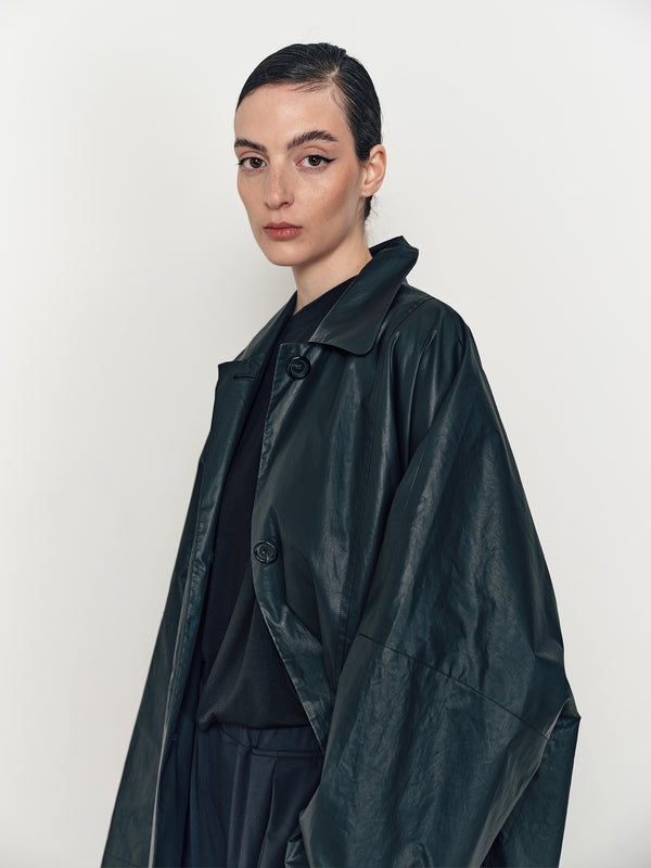 Oversized loose coat with oil-like wax leather coating