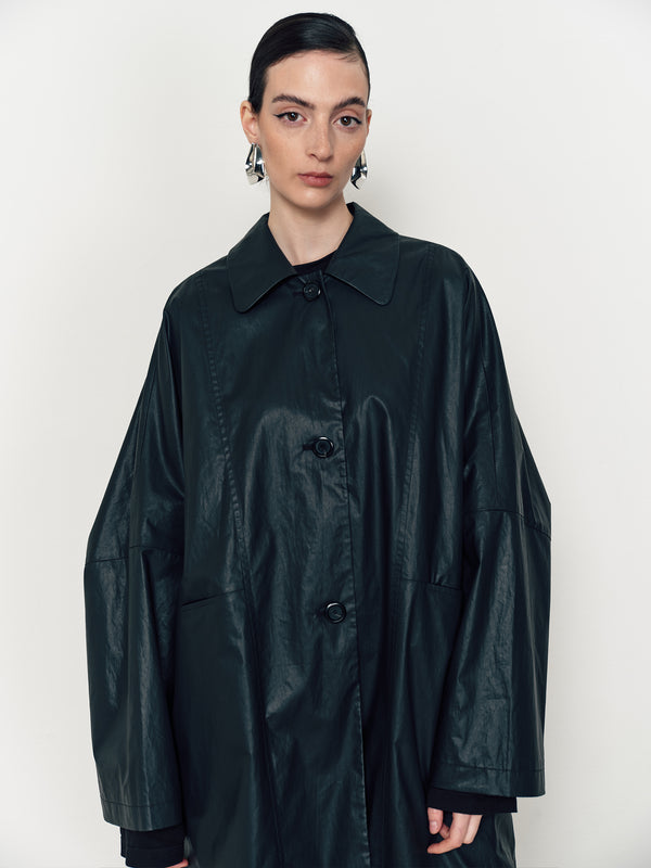 Oversized loose coat with oil-like wax leather coating